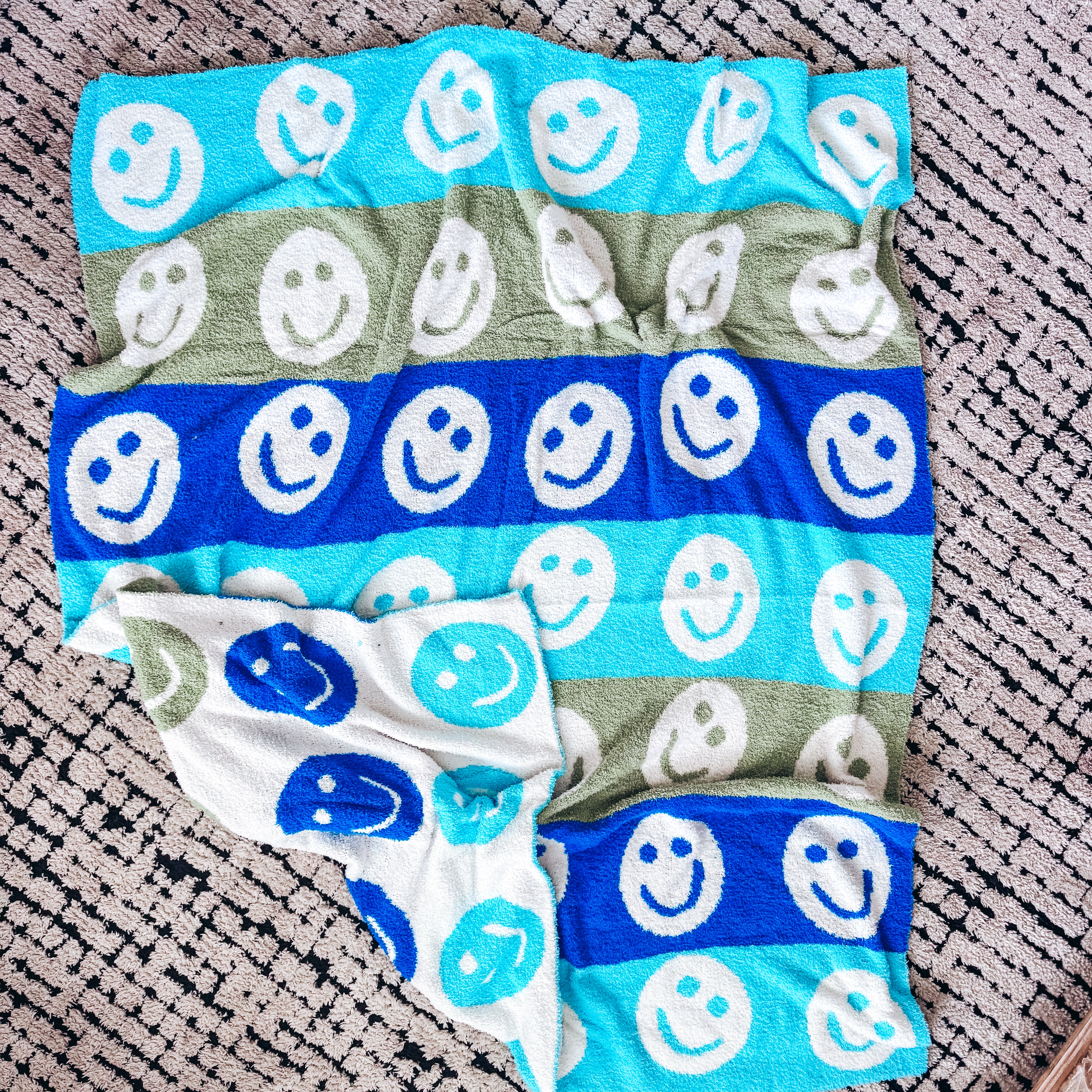 Smile Stripes Blanket - Image 3