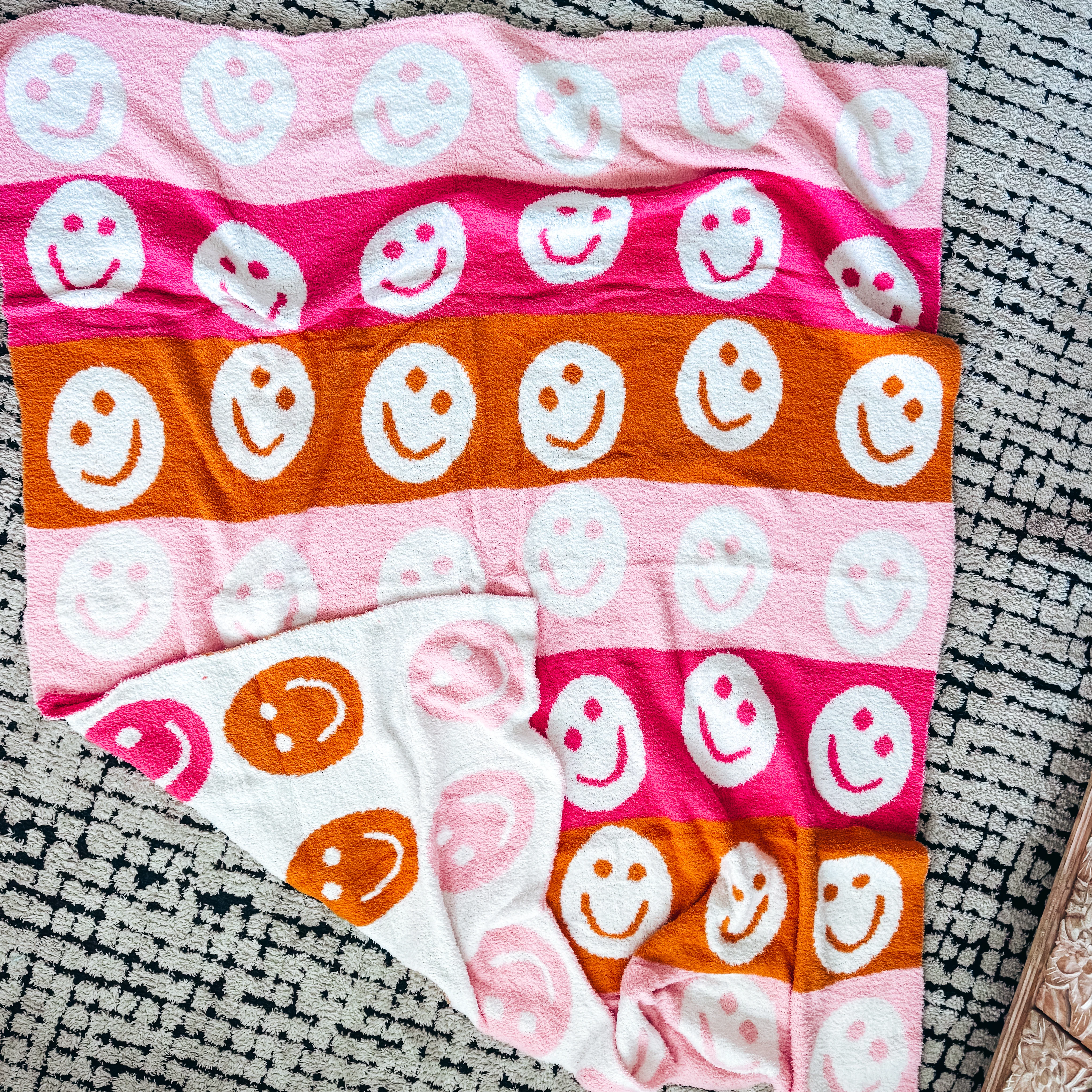 Smile Stripes Blanket - Image 4